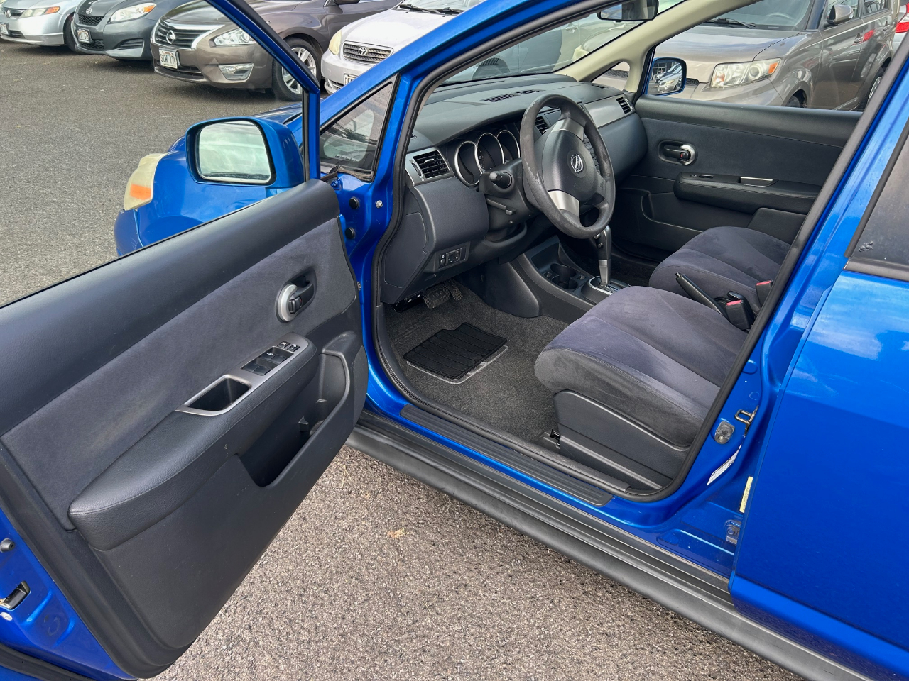 Nissan Versa 5dr HB I4 Auto 1.8 S 2007