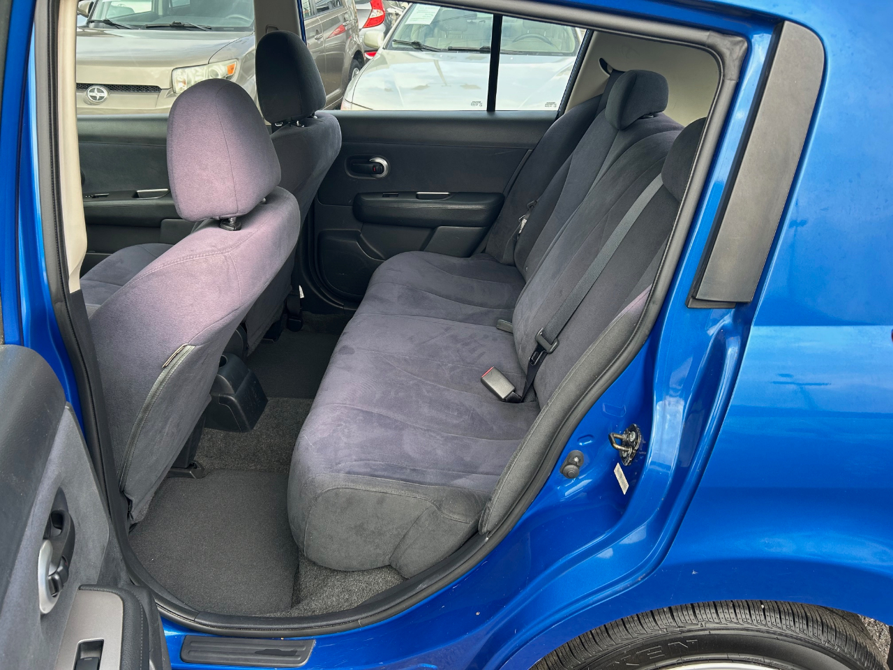 Nissan Versa 5dr HB I4 Auto 1.8 S 2007