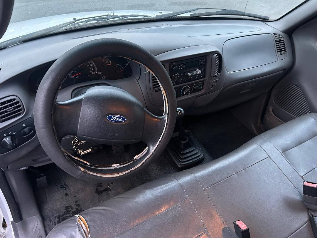 Ford F-150 Reg Cab 120" XLT 2002