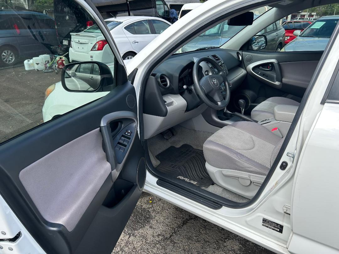 Toyota RAV4 FWD 4dr V6 5-Spd AT (Natl) 2008