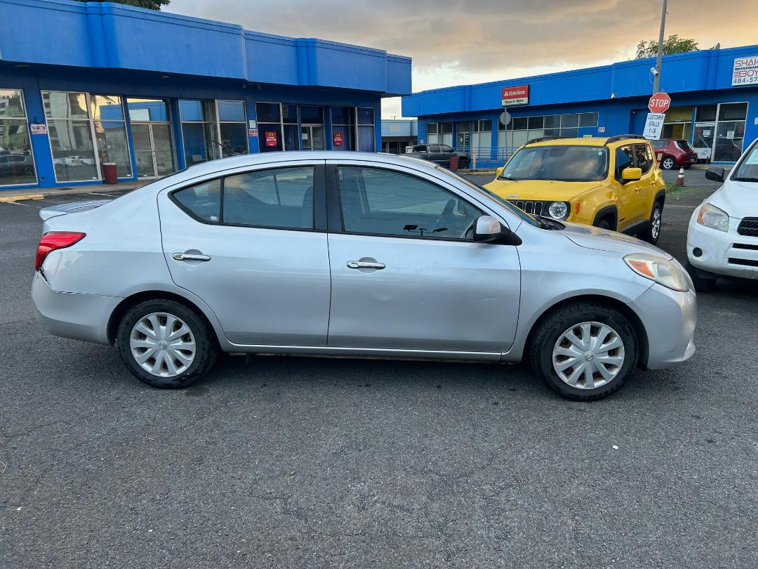 Nissan Versa 4dr Sdn CVT 1.6 SV 2014