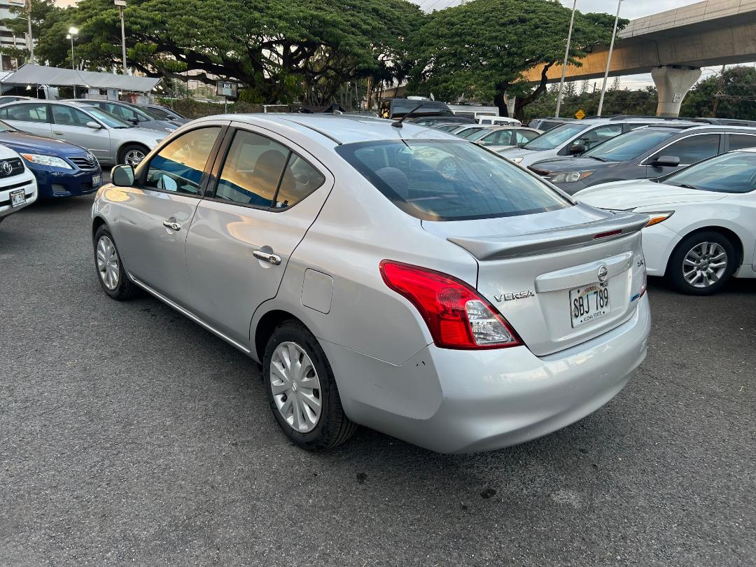 Nissan Versa 4dr Sdn CVT 1.6 SV 2014
