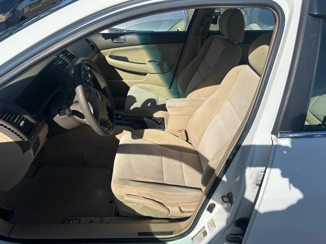 Honda Accord Sdn LX AT 2005