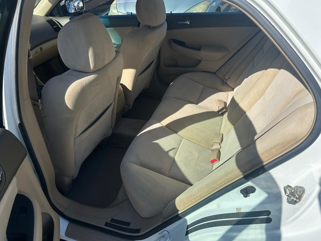 Honda Accord Sdn LX AT 2005