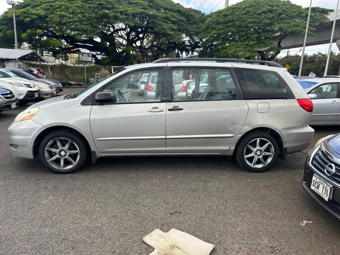 Toyota Sienna 5dr 7-Passenger Van CE FWD (Natl) 2007