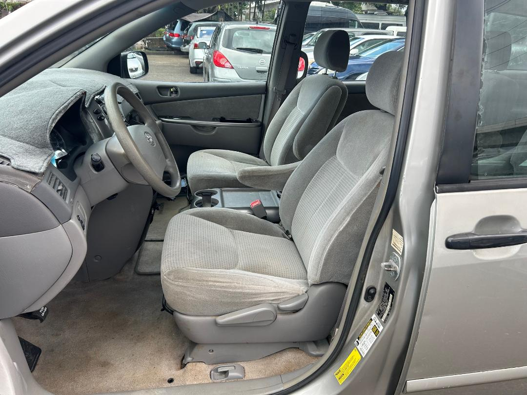 Toyota Sienna 5dr 7-Passenger Van CE FWD (Natl) 2007