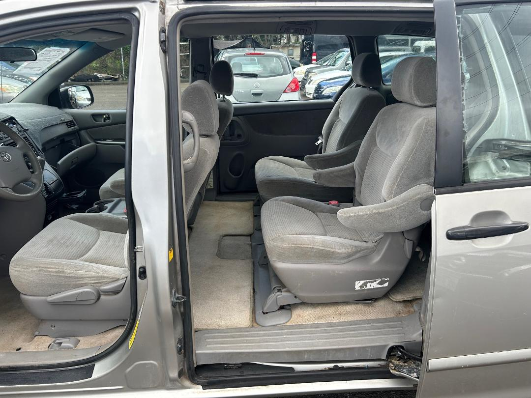 Toyota Sienna 5dr 7-Passenger Van CE FWD (Natl) 2007