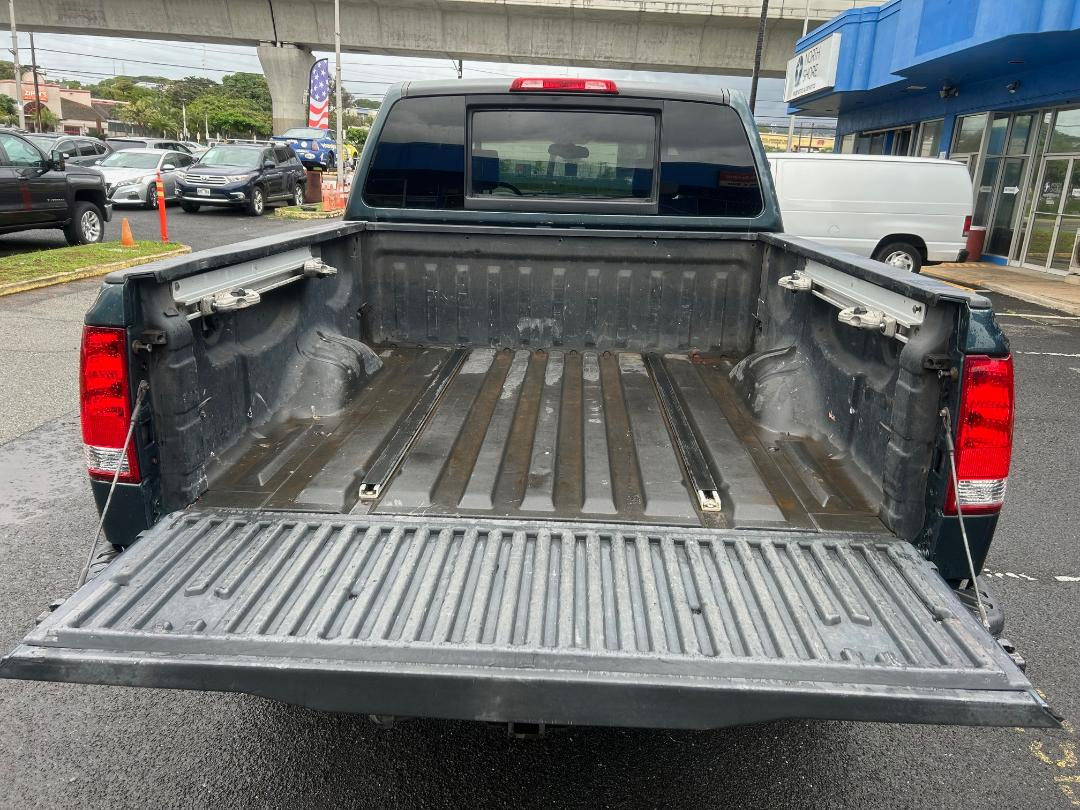 Nissan Titan LE Crew Cab 2WD 2005