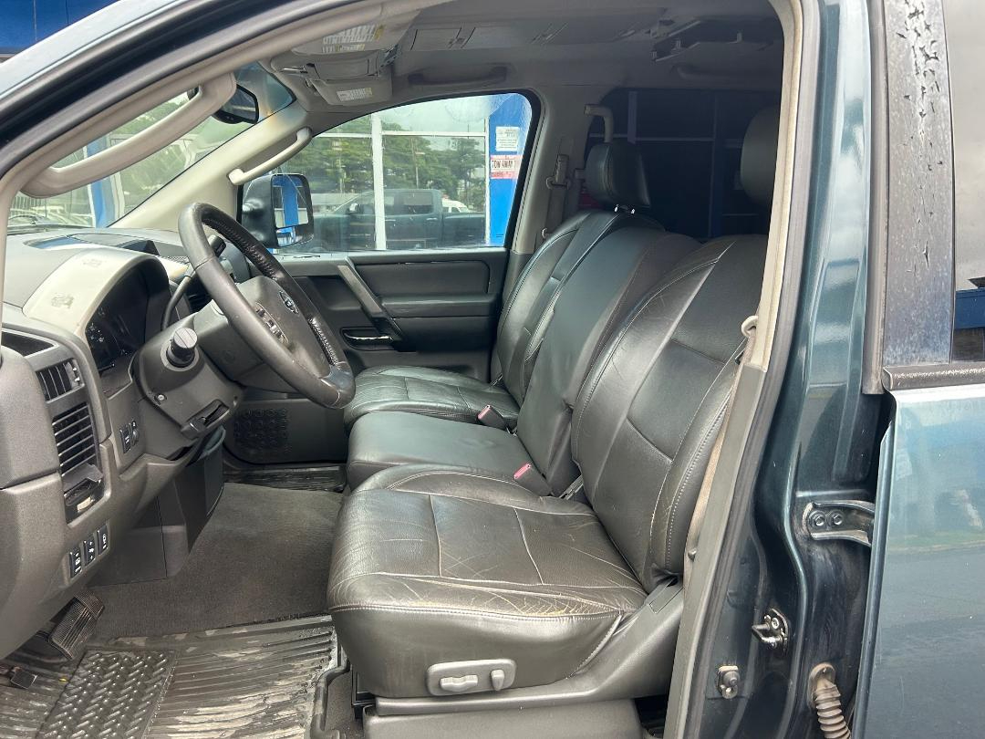 Nissan Titan LE Crew Cab 2WD 2005