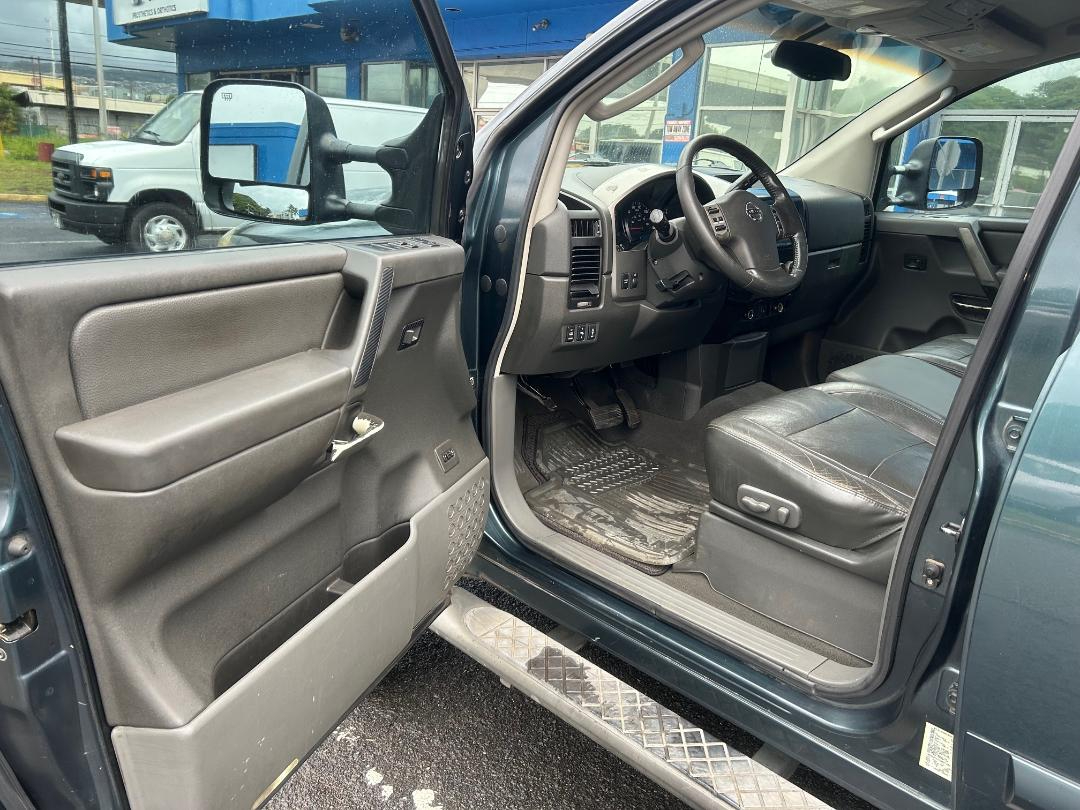 Nissan Titan LE Crew Cab 2WD 2005