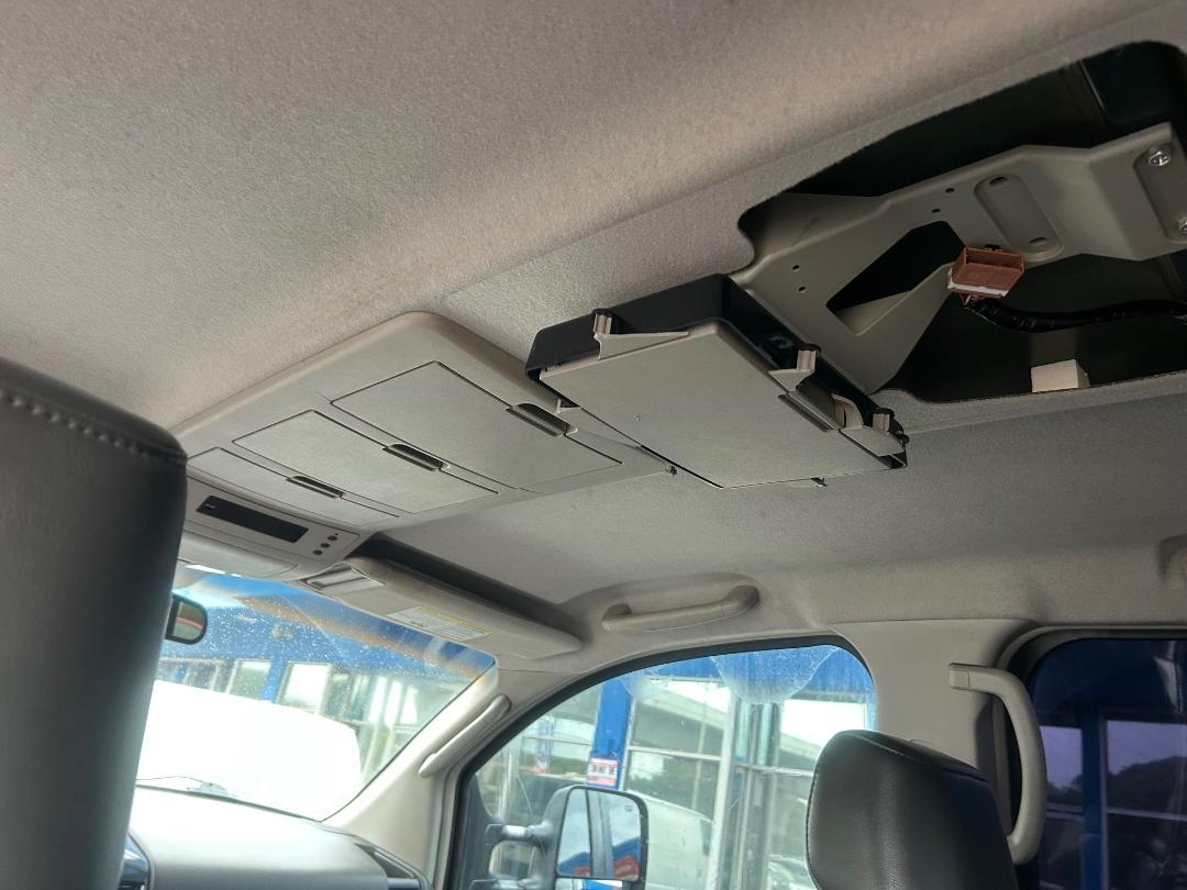 Nissan Titan LE Crew Cab 2WD 2005