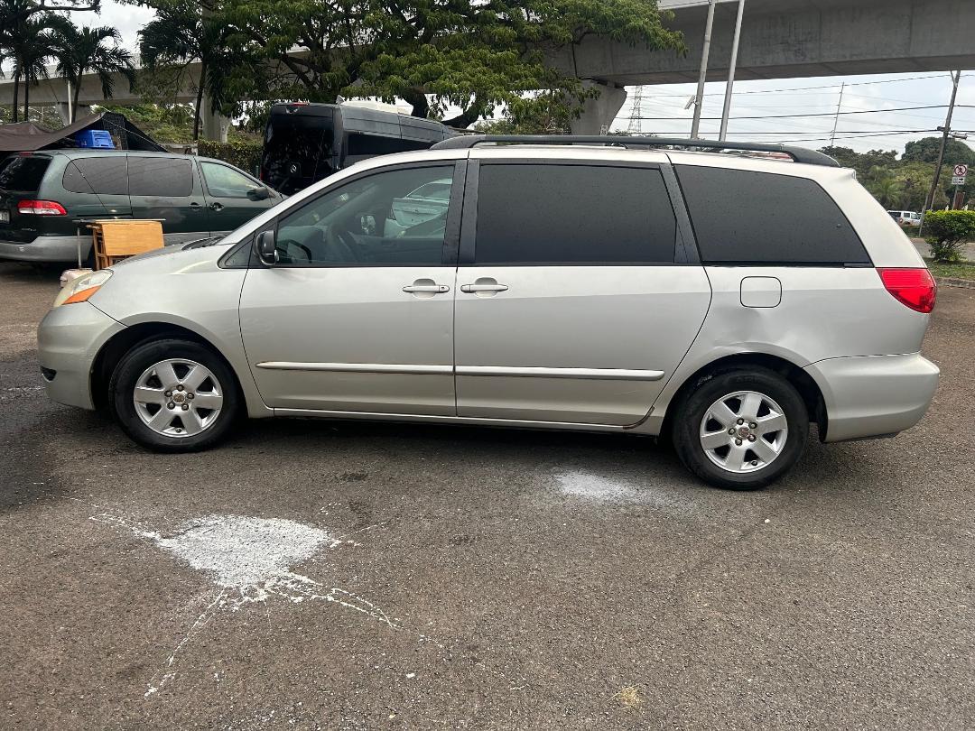 Toyota Sienna 5dr 7-Passenger Van LE FWD (Natl) 2007