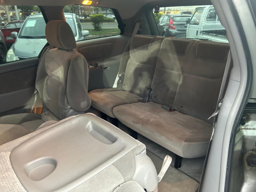 Toyota Sienna 5dr 7-Passenger Van LE FWD (Natl) 2007