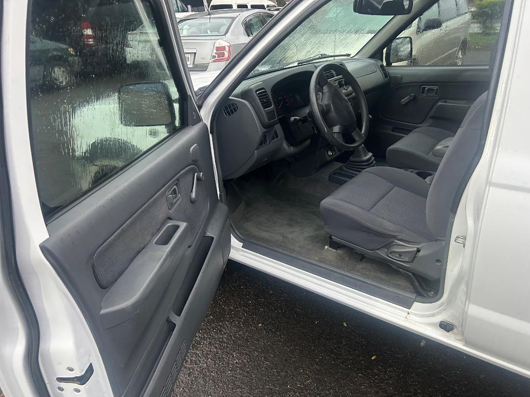 Nissan Frontier 2WD XE King Cab I4 Manual 2001