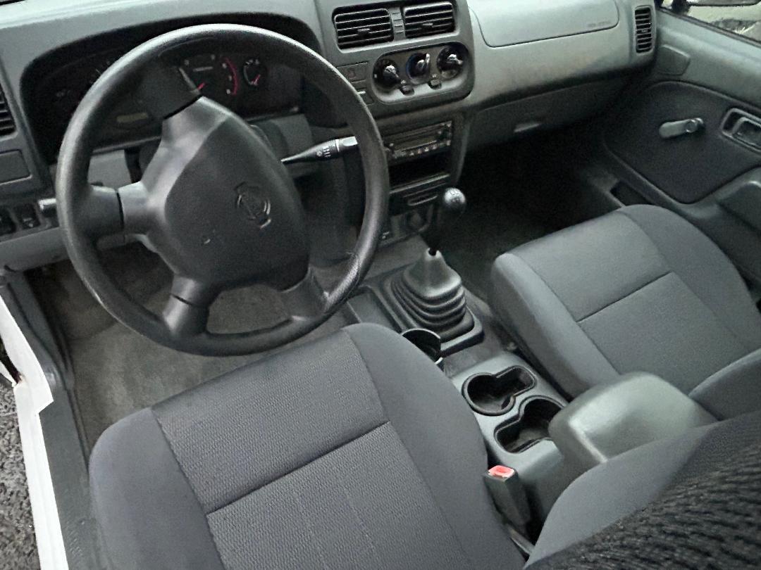 Nissan Frontier 2WD XE King Cab I4 Manual 2001