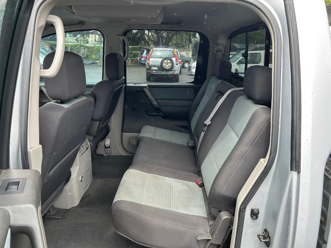 Nissan Titan SE Crew Cab 2WD 2004