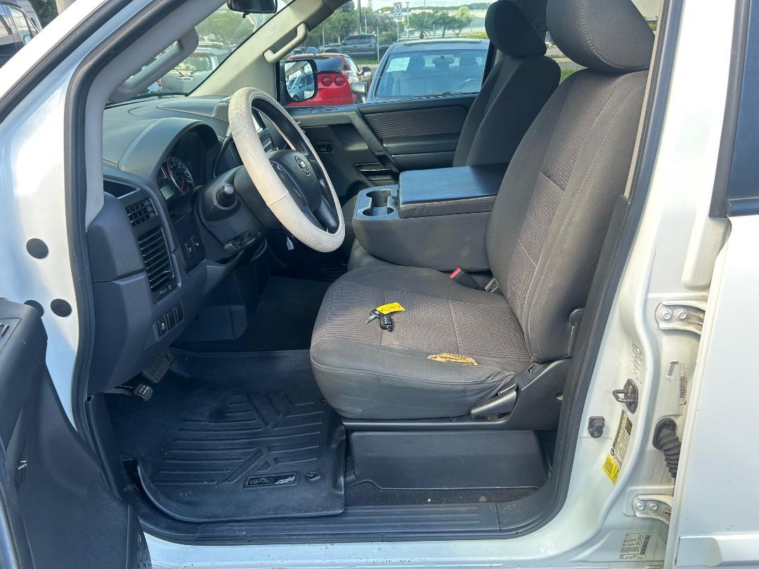 Nissan Titan 2WD Crew Cab SWB SV 2013