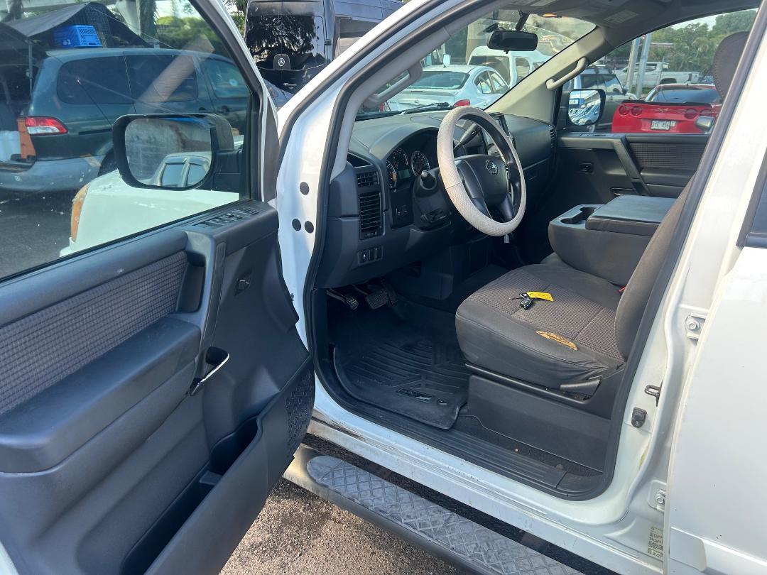 Nissan Titan 2WD Crew Cab SWB SV 2013