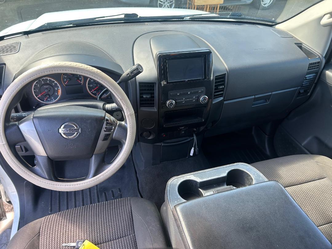 Nissan Titan 2WD Crew Cab SWB SV 2013