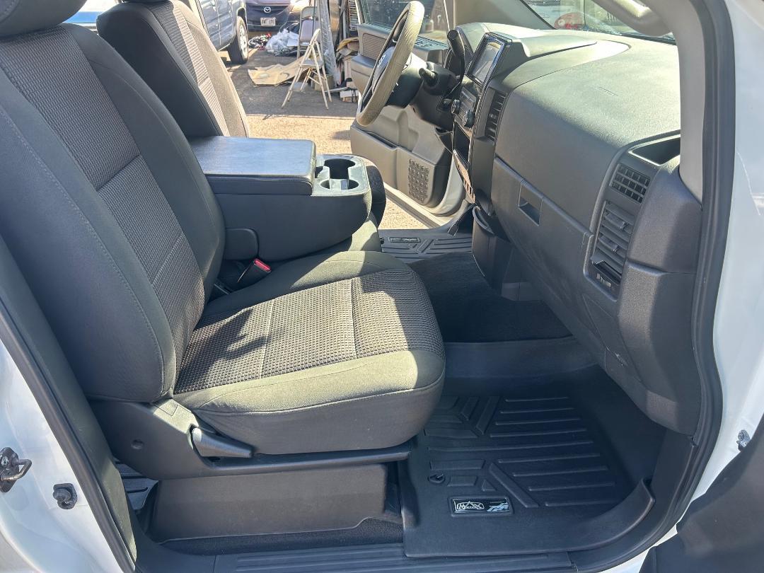 Nissan Titan 2WD Crew Cab SWB SV 2013