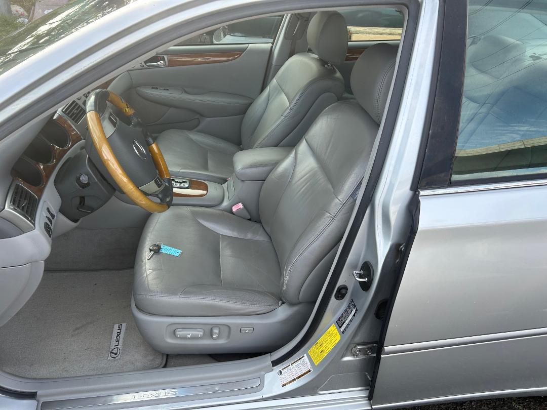 Lexus ES 330 4dr Sdn 2006