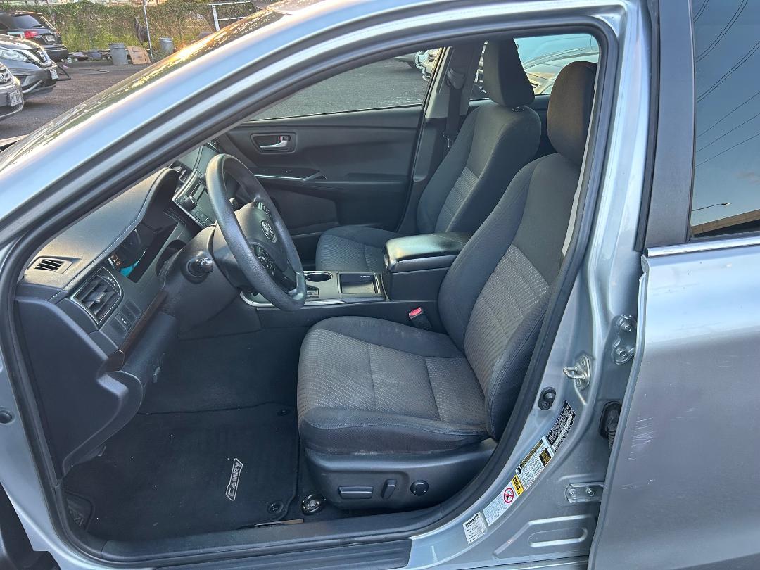 Toyota Camry 4dr Sdn LE Auto 2016