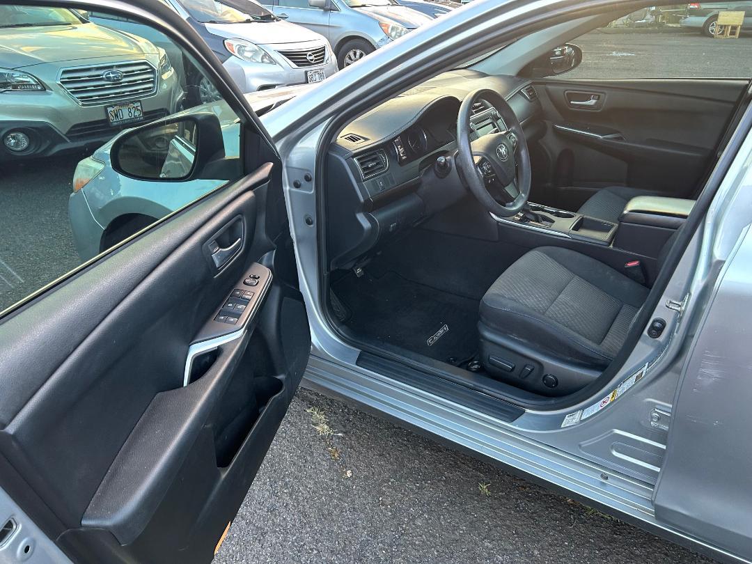 Toyota Camry 4dr Sdn LE Auto 2016