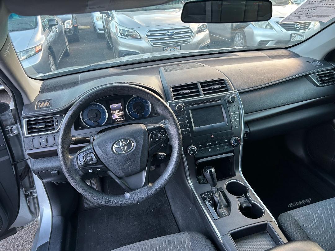 Toyota Camry 4dr Sdn LE Auto 2016