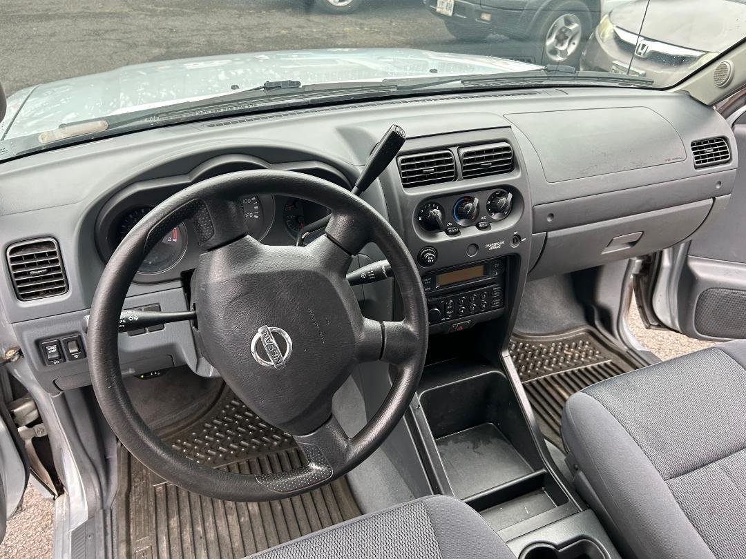 Nissan Frontier 2WD XE King Cab I4 Auto 2002