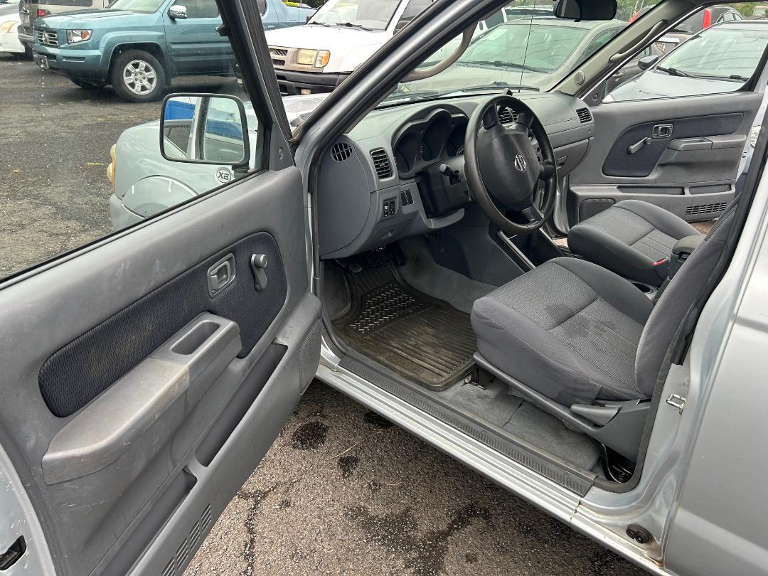 Nissan Frontier 2WD XE King Cab I4 Auto 2002