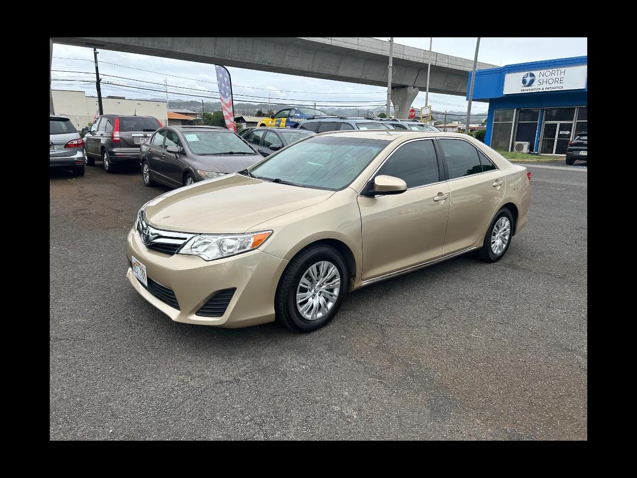 Toyota Camry 4dr Sdn I4 Auto LE (Natl) 2012