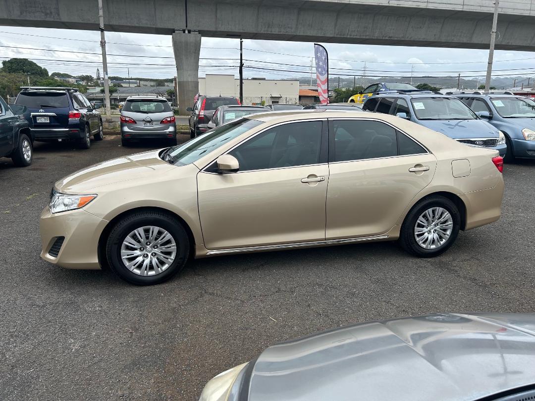 Toyota Camry 4dr Sdn I4 Auto LE (Natl) 2012