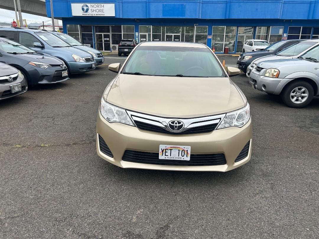 Toyota Camry 4dr Sdn I4 Auto LE (Natl) 2012