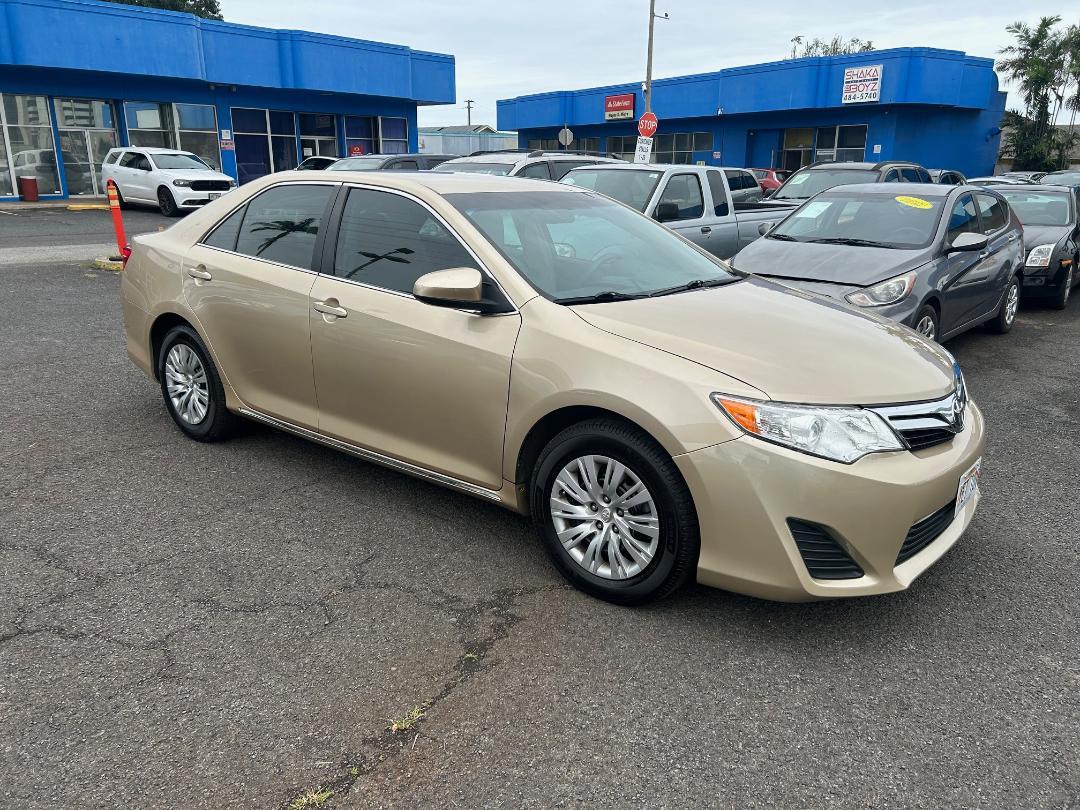 Toyota Camry 4dr Sdn I4 Auto LE (Natl) 2012