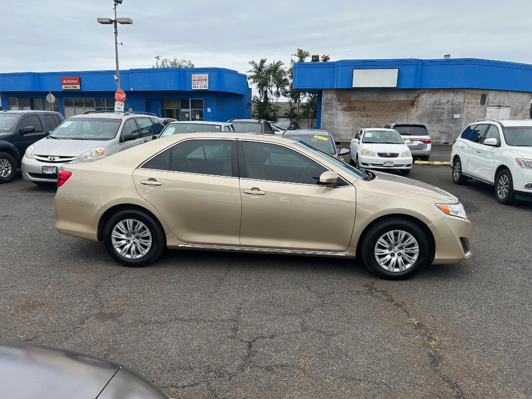 Toyota Camry 4dr Sdn I4 Auto LE (Natl) 2012