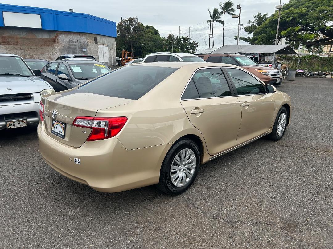 Toyota Camry 4dr Sdn I4 Auto LE (Natl) 2012