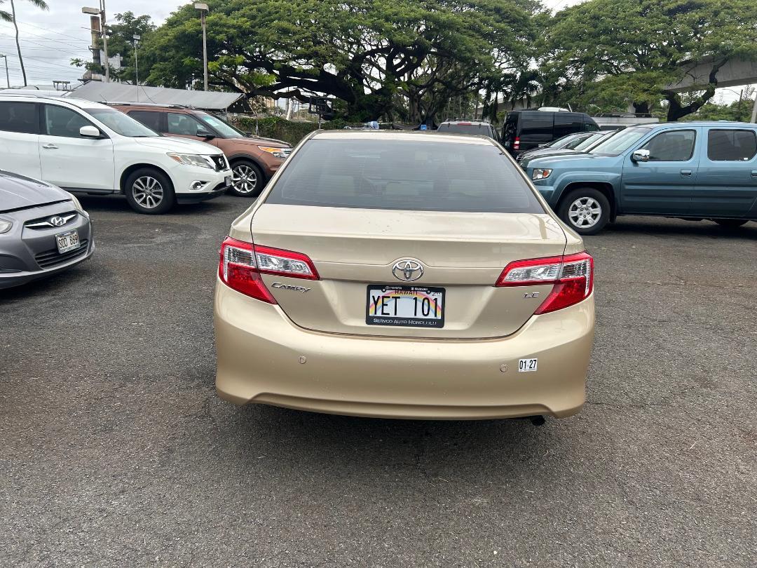 Toyota Camry 4dr Sdn I4 Auto LE (Natl) 2012