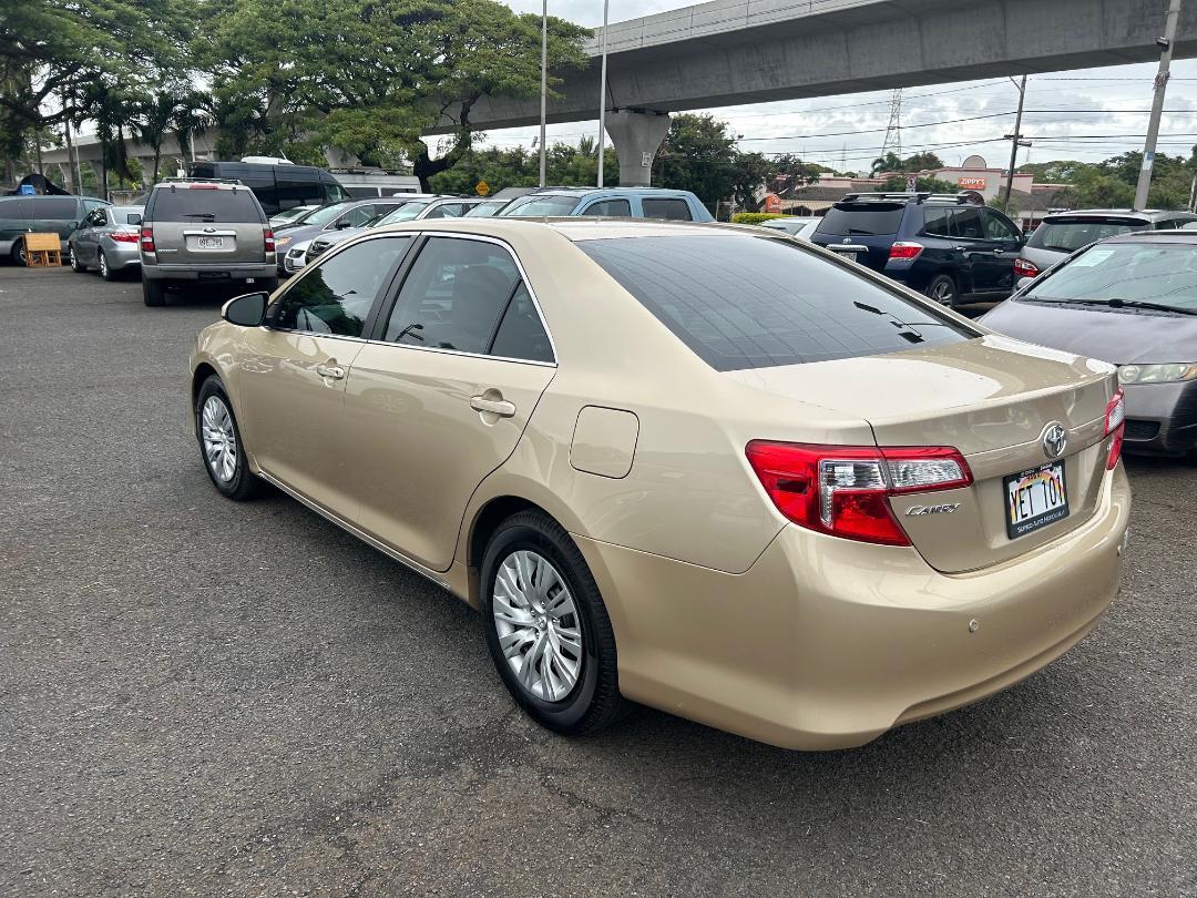 Toyota Camry 4dr Sdn I4 Auto LE (Natl) 2012