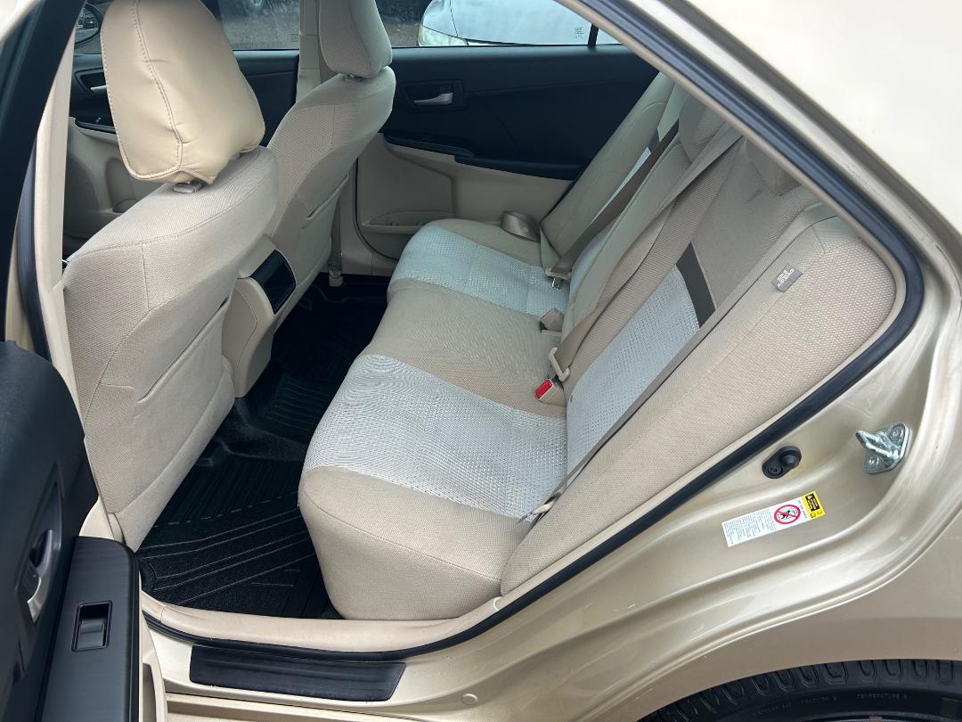 Toyota Camry 4dr Sdn I4 Auto LE (Natl) 2012