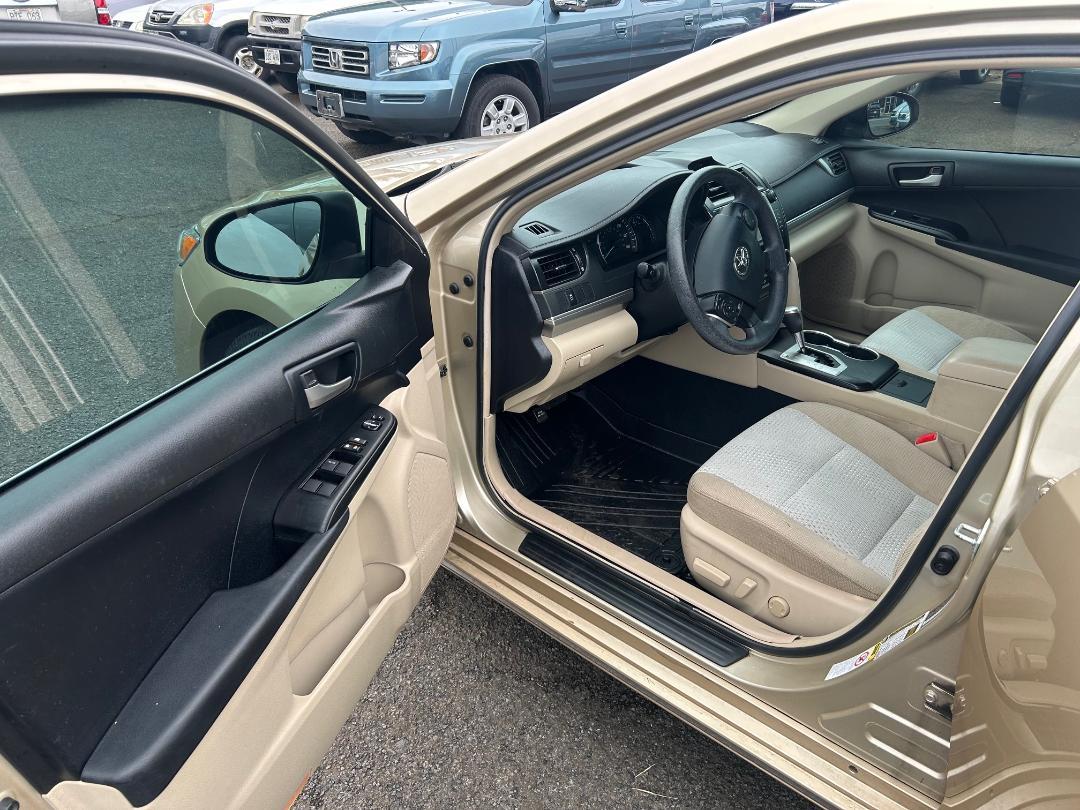 Toyota Camry 4dr Sdn I4 Auto LE (Natl) 2012