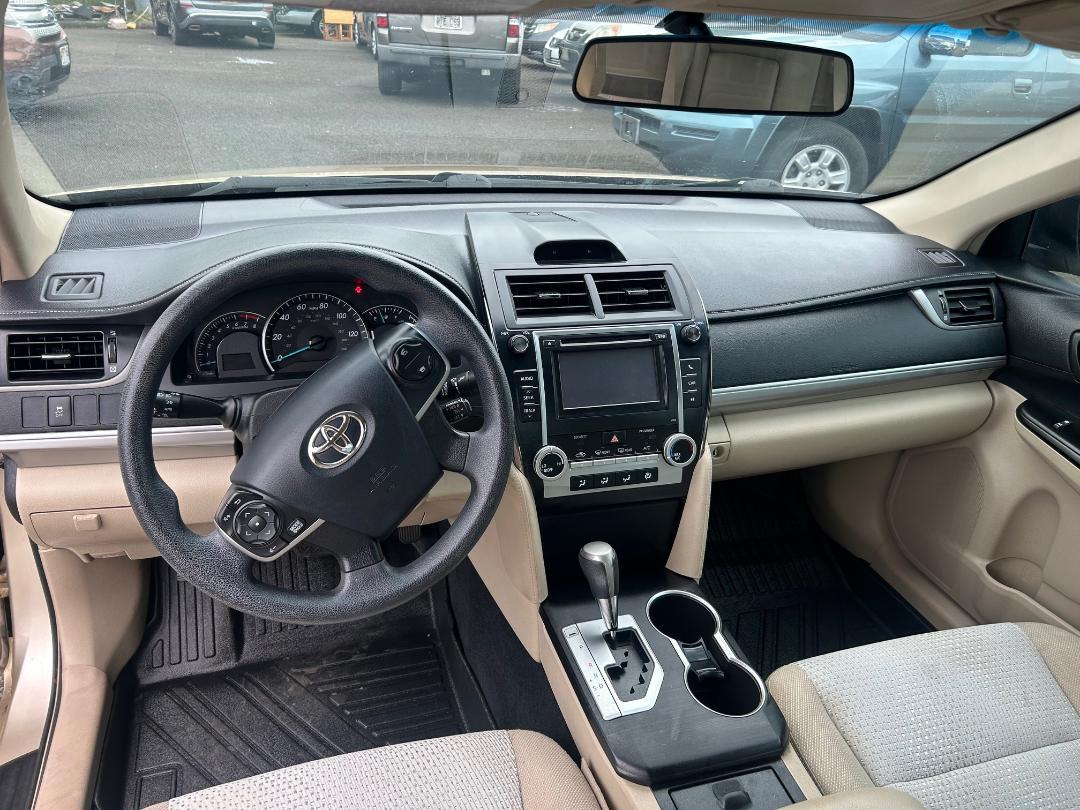 Toyota Camry 4dr Sdn I4 Auto LE (Natl) 2012