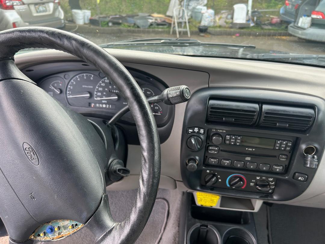 Ford Ranger Reg Cab 112" WB XLT 4WD 2000