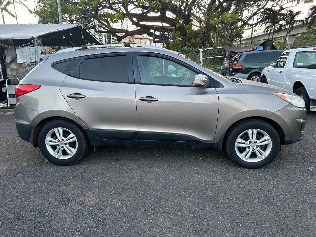 Hyundai Tucson FWD 4dr Auto GLS PZEV 2012