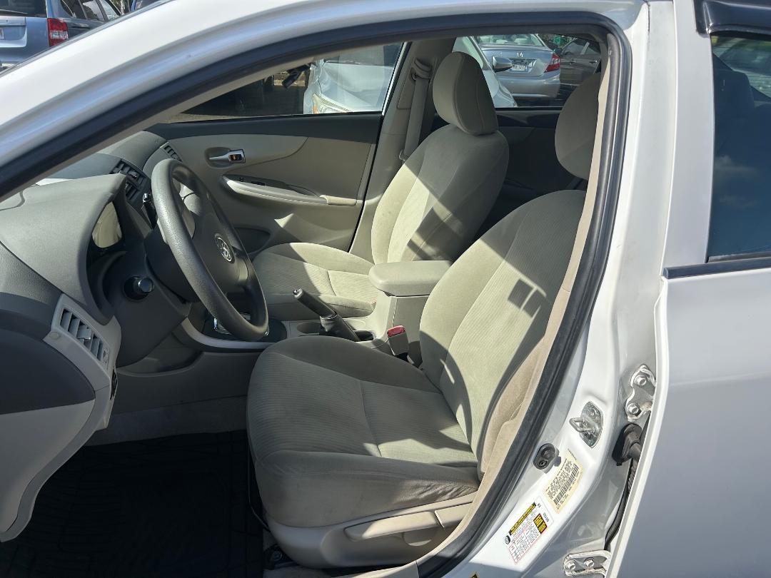 Toyota Corolla 4dr Sdn LE Auto 2010