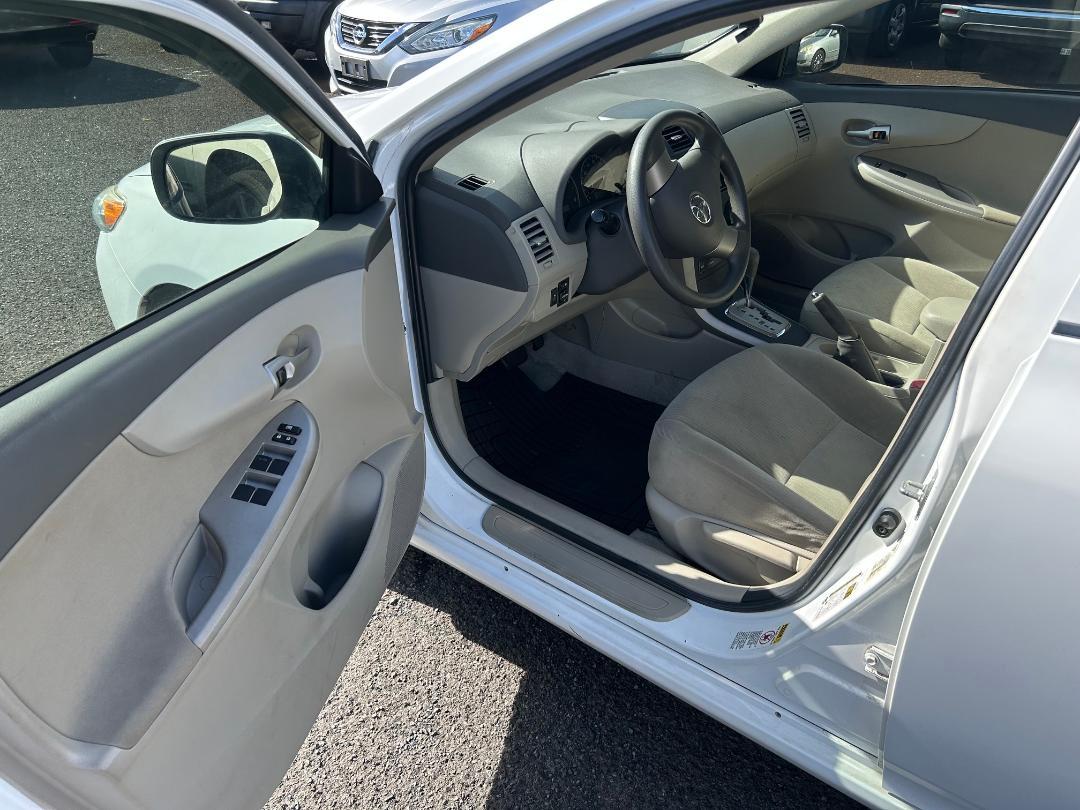 Toyota Corolla 4dr Sdn LE Auto 2010