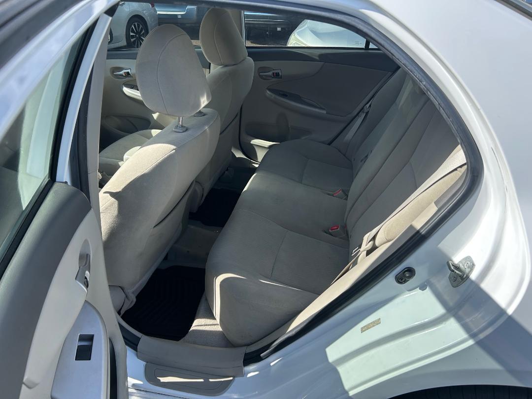 Toyota Corolla 4dr Sdn LE Auto 2010