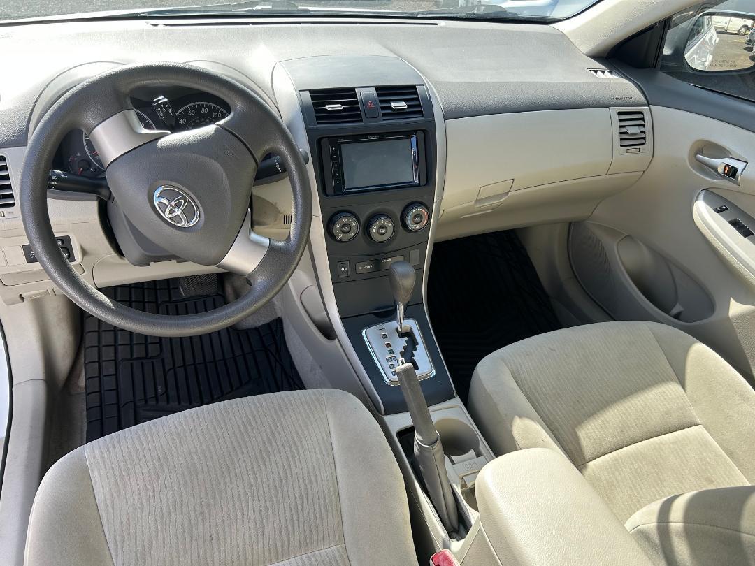 Toyota Corolla 4dr Sdn LE Auto 2010