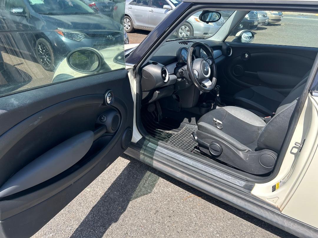 MINI Cooper Hardtop 2dr Cpe 2009