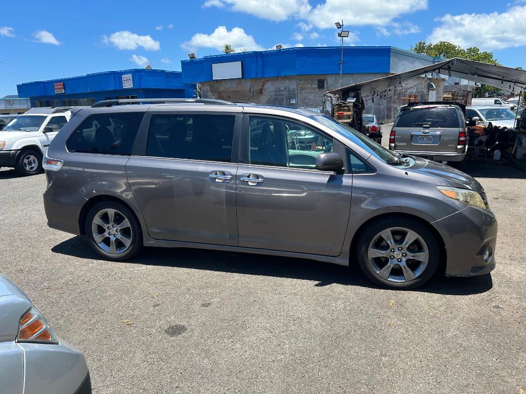 Toyota Sienna 5dr 8-Pass Van V6 SE FWD (Natl) 2014