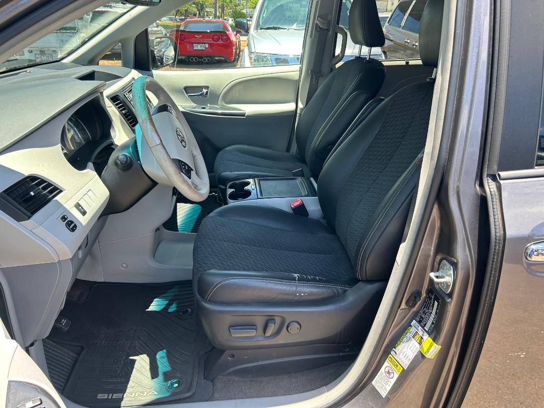Toyota Sienna 5dr 8-Pass Van V6 SE FWD (Natl) 2014